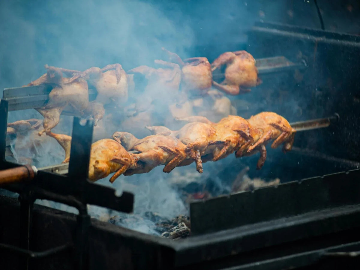 Professionel kyllingegrill med roterende spyd til restaurant og takeaway