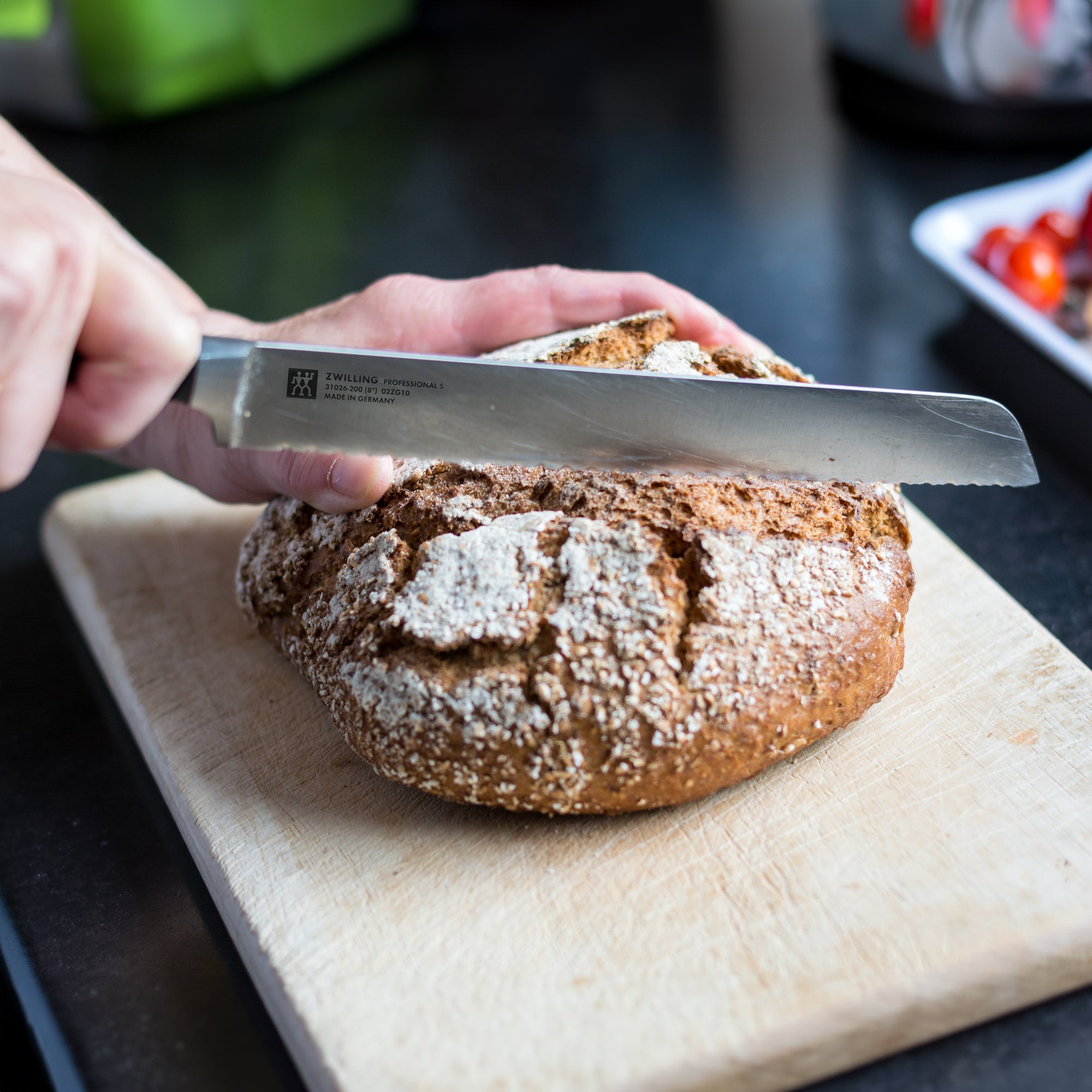 ZWILLING | PROFESSIONAL S - Brødkniv med savtakket skær - Blad: 200mm