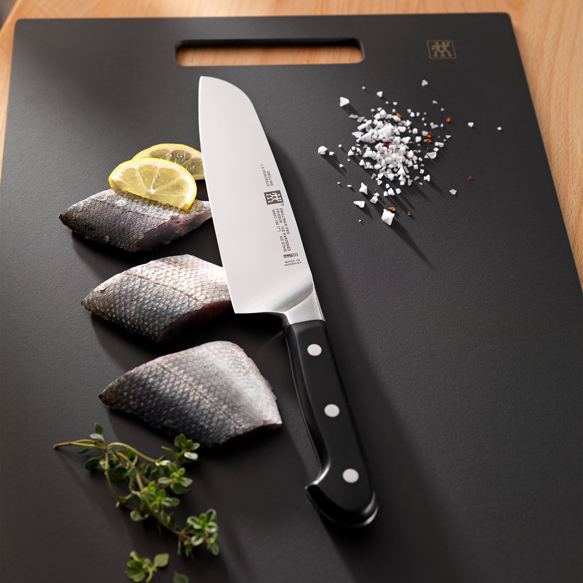 ZWILLING | PRO - Santokukniv - Blad: 180mm