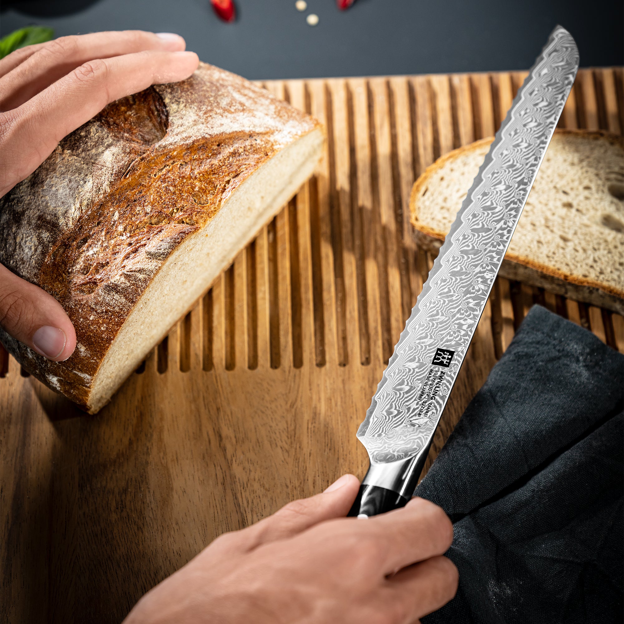 ZWILLING | TANREI - Brødkniv med savtakket skær - Blad: 230mm