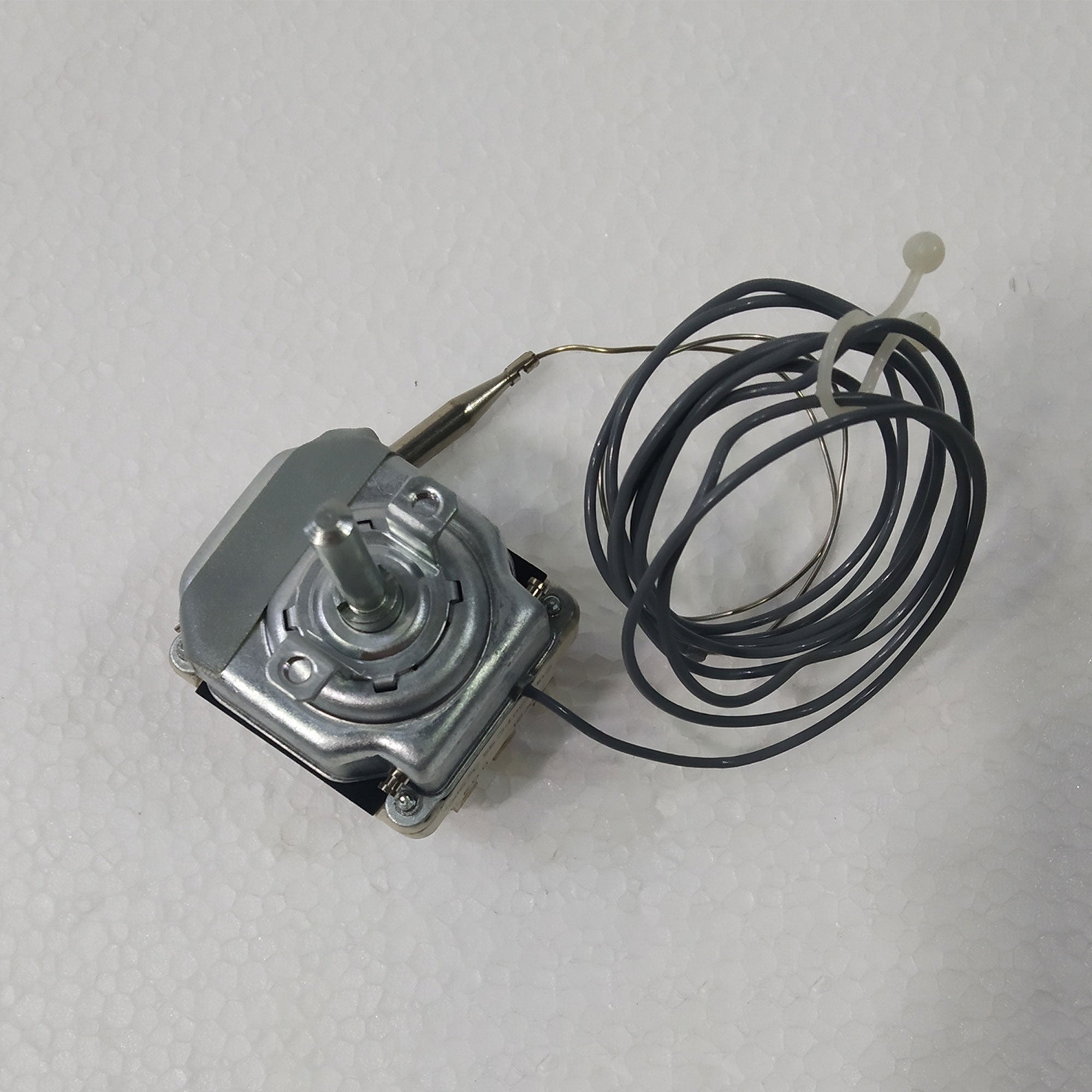 Trefaset driftstermostat 306°C