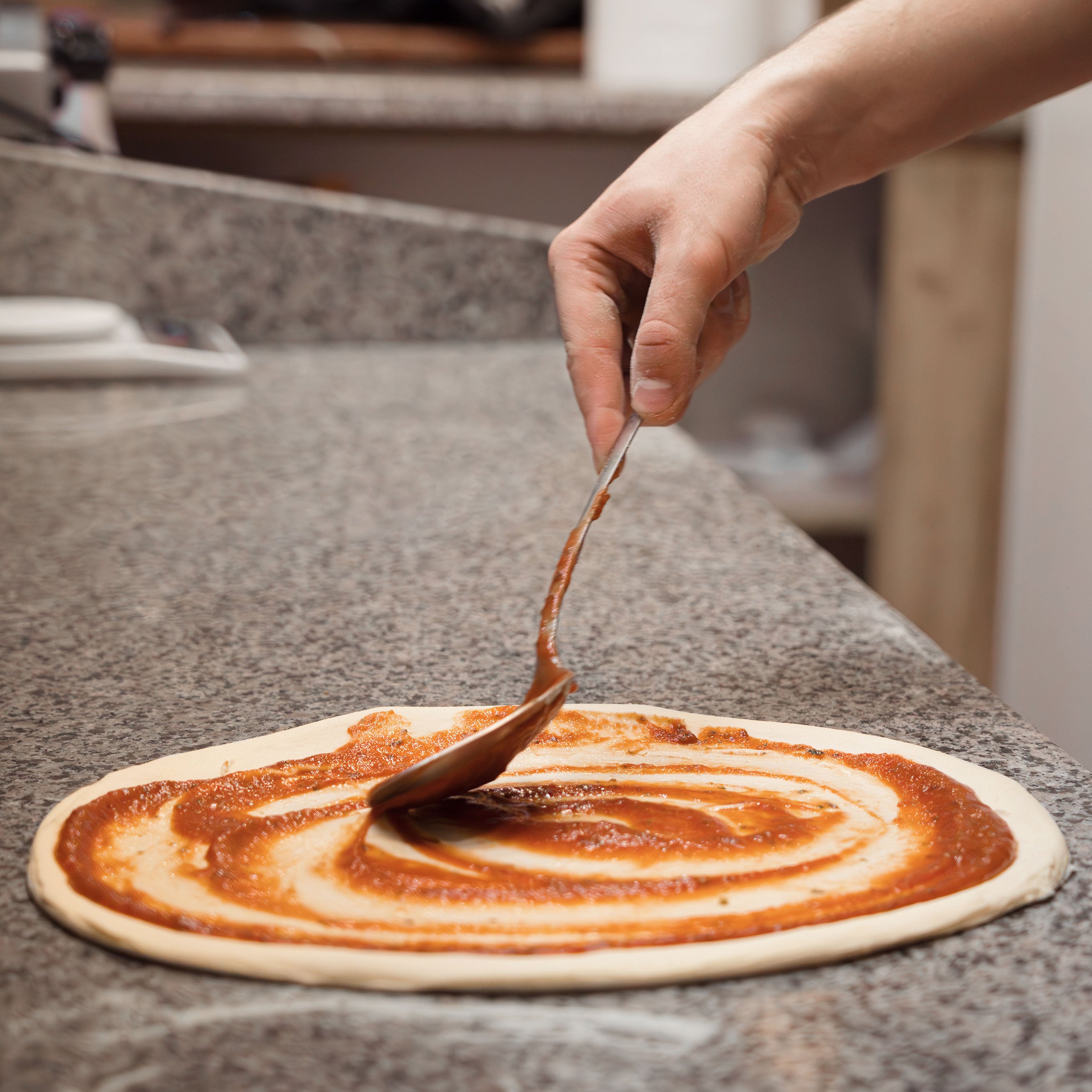 Pizzadisk med 2 Døre og Skuffer, Granitbordplade