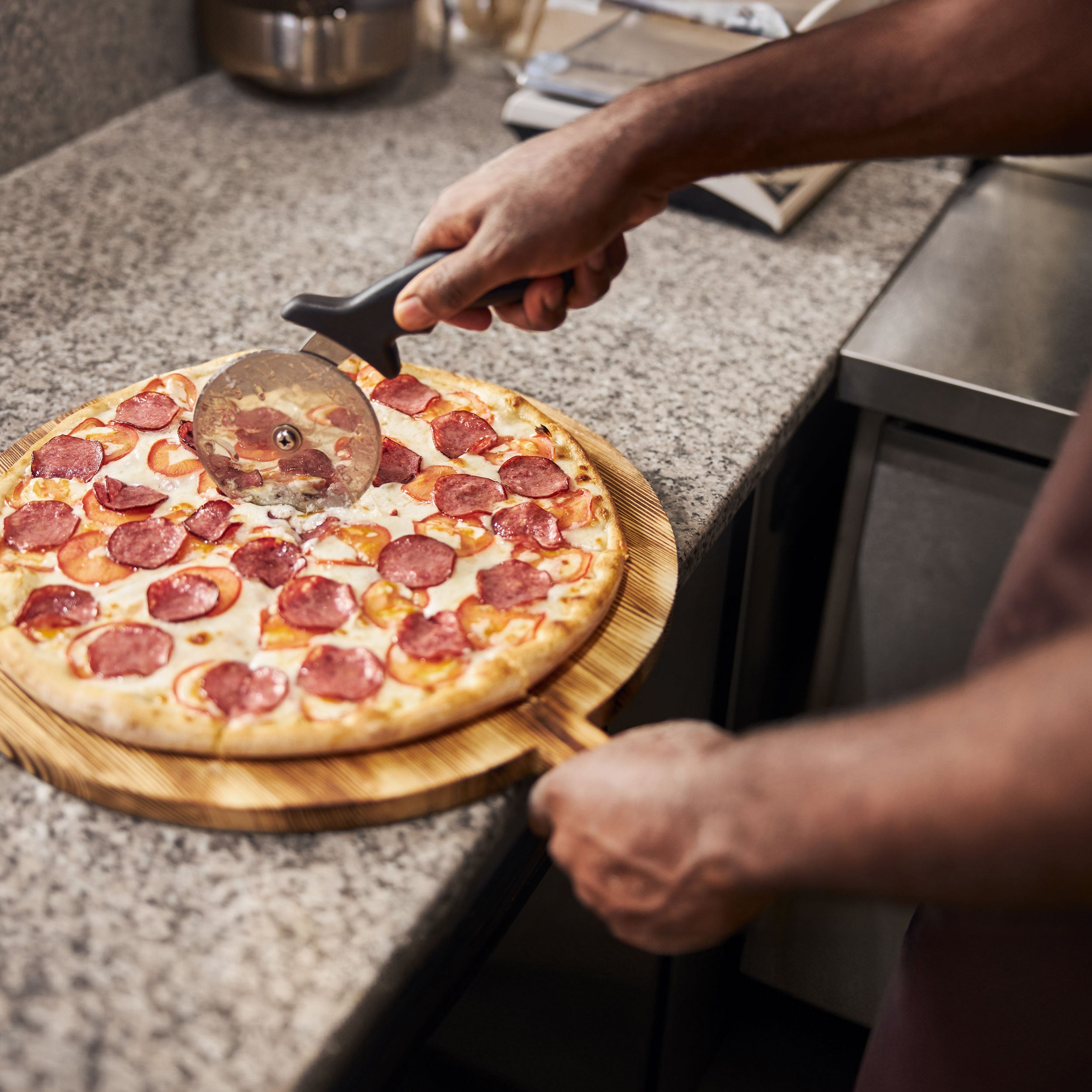 Pizzadisk PREMIUM 2,0 x 0,8 m - med 2 Døre og 7 Neutrale Skuffer